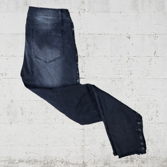 Romeo and Juliet Washed Black Eyelet Mid Rise Grunge Skinny Leg Jeans Size Large - Picture 7 of 8